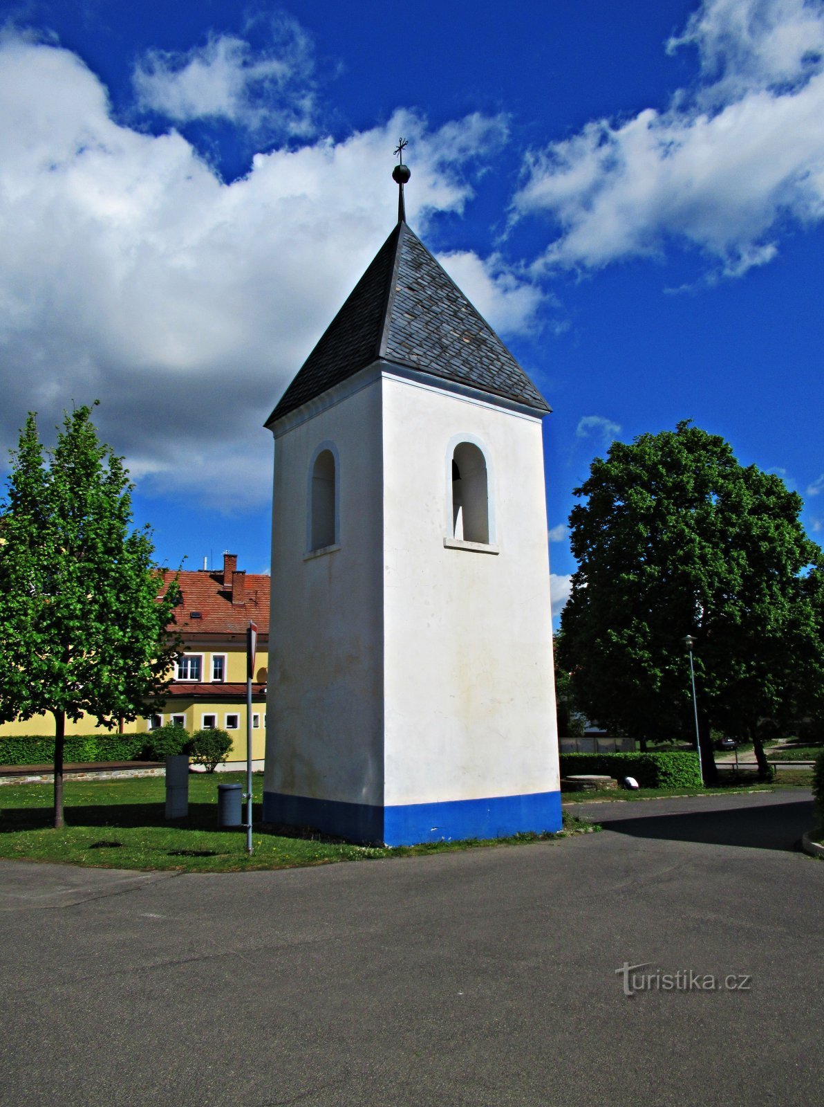 Klokkentoren in Hrubá Vrbka