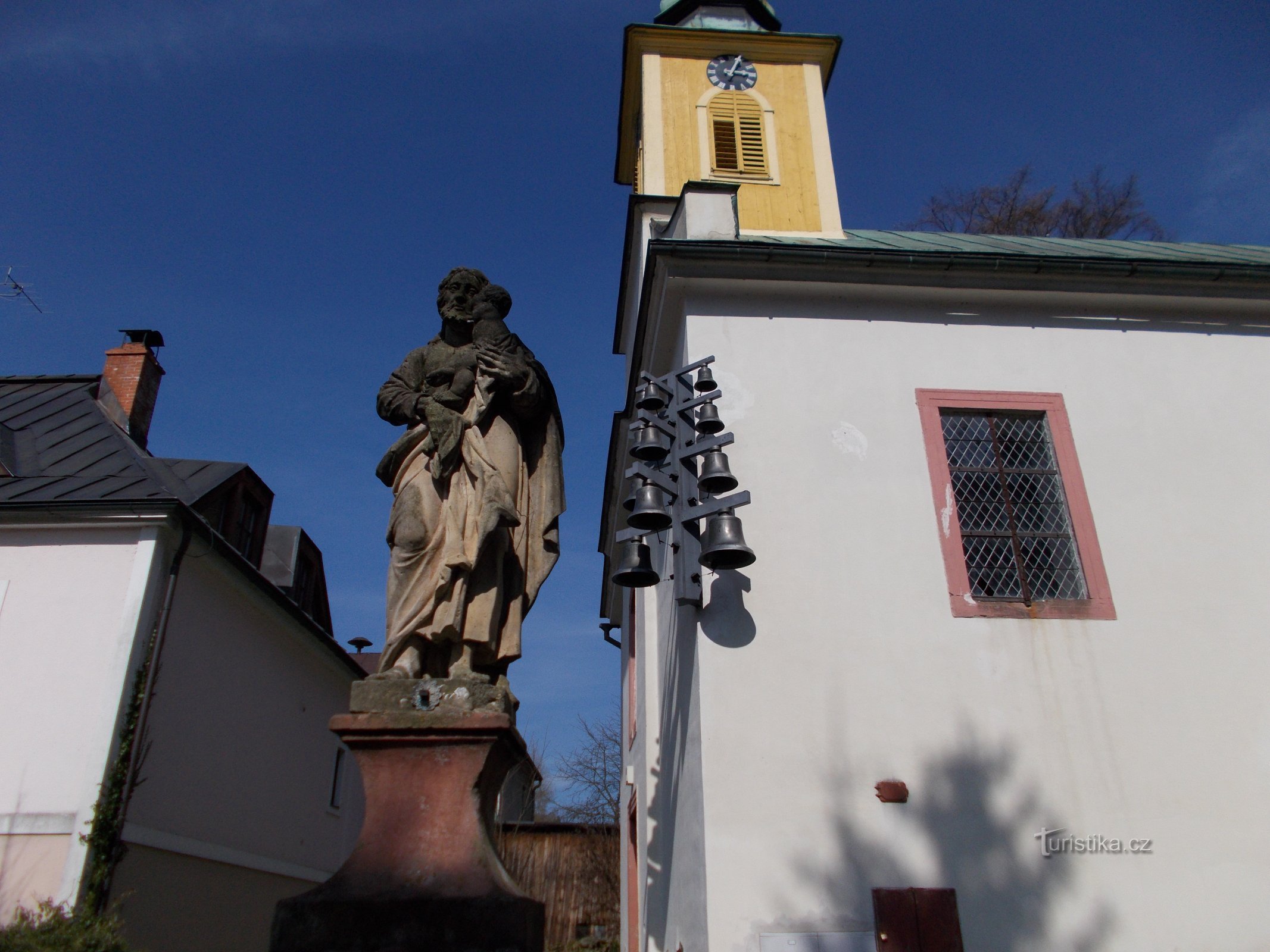 carillón en la iglesia