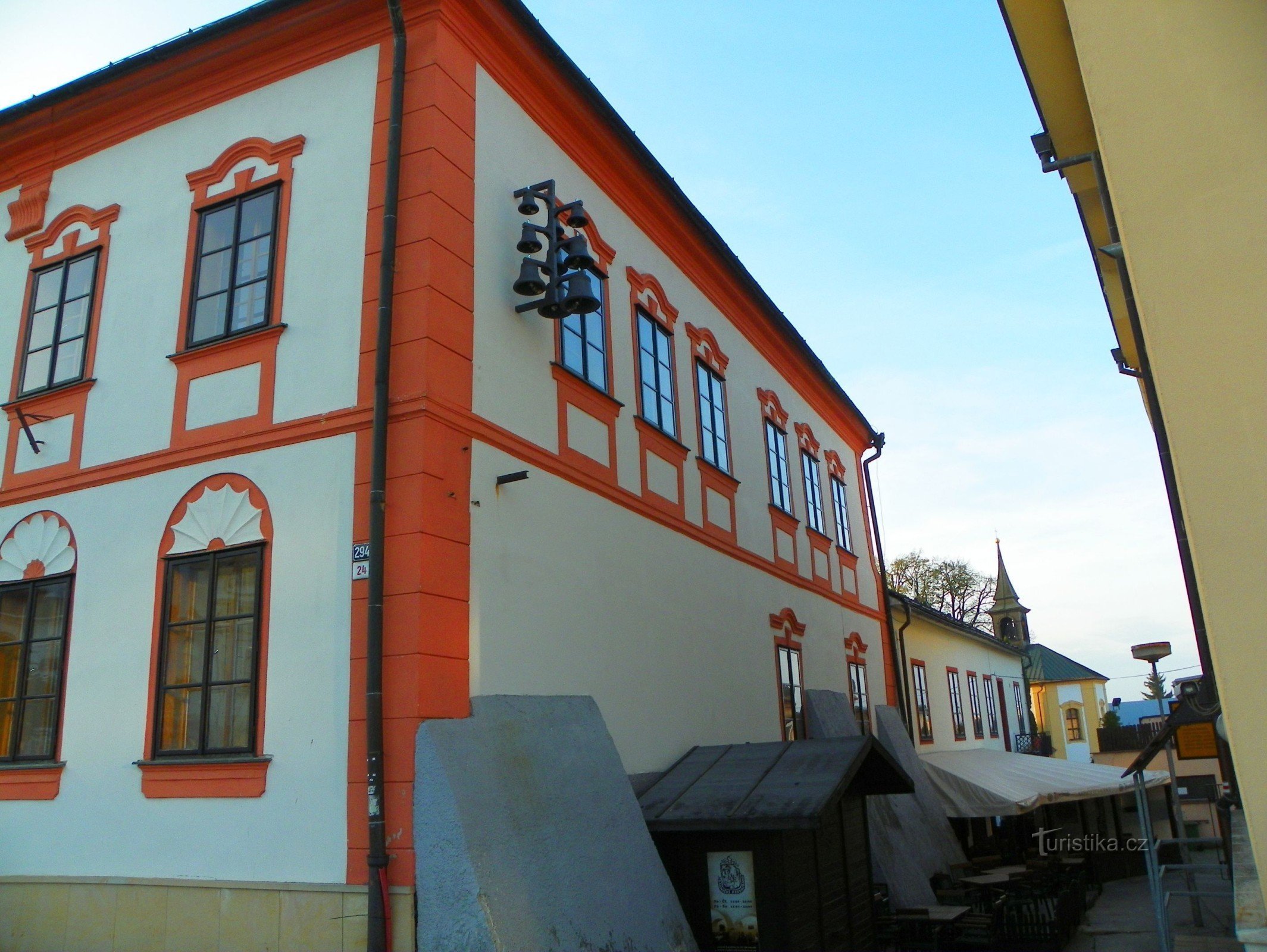 Beiaard in het oude stadhuis in Žďár nad Sázavou